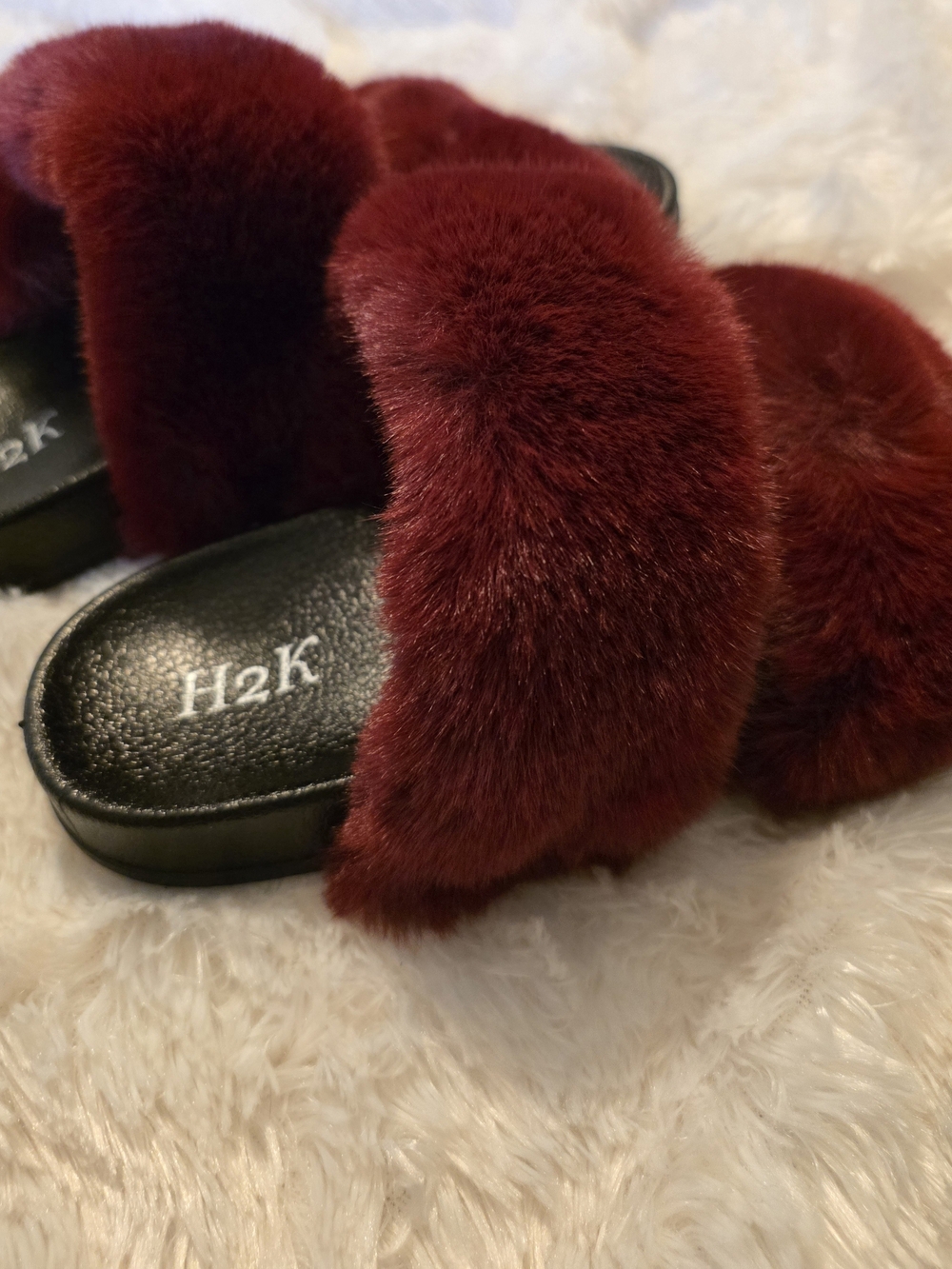 H2K Women's Plush Fur Slide Sandals in Burgundy